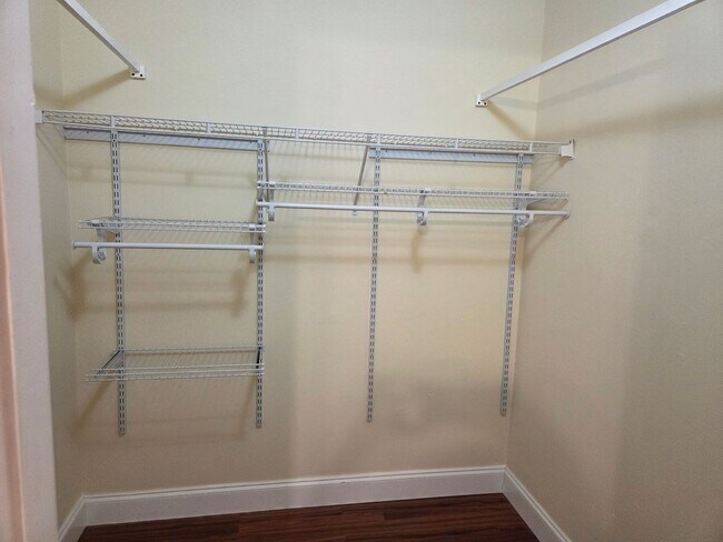 Building Photo - Upgraded 2BR/2BA – Gated Community, Great ...