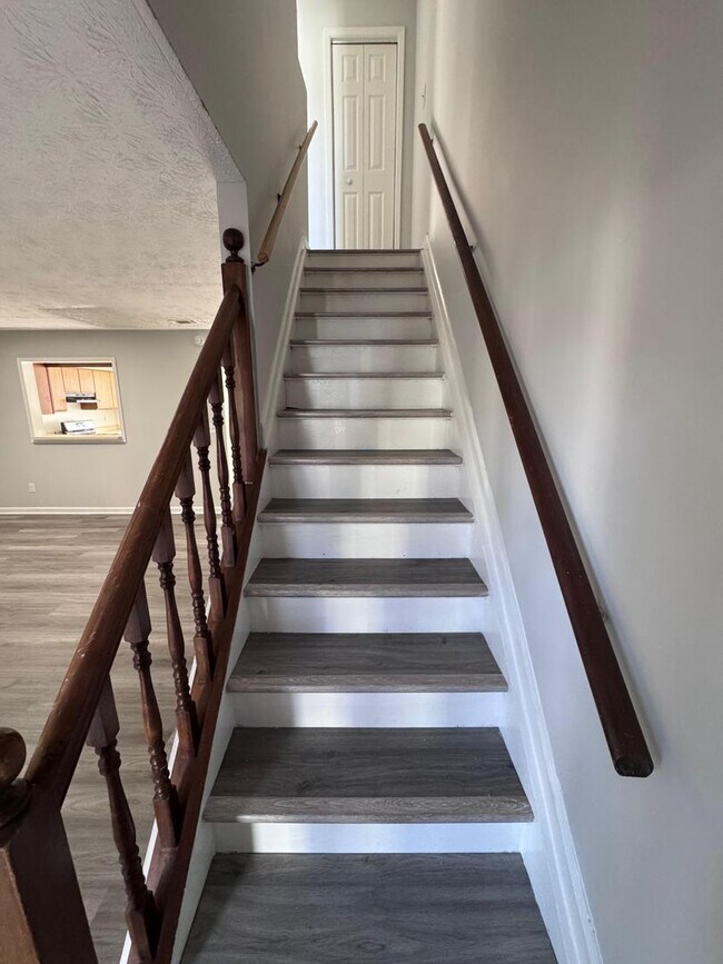 Building Photo - Modern 2-Bedroom Townhome Near Stone Mount...