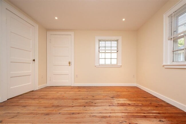 Building Photo - 318 NW 24th St