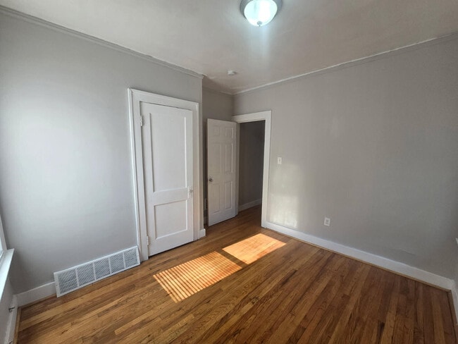 Building Photo - 9124 Pinehurst St