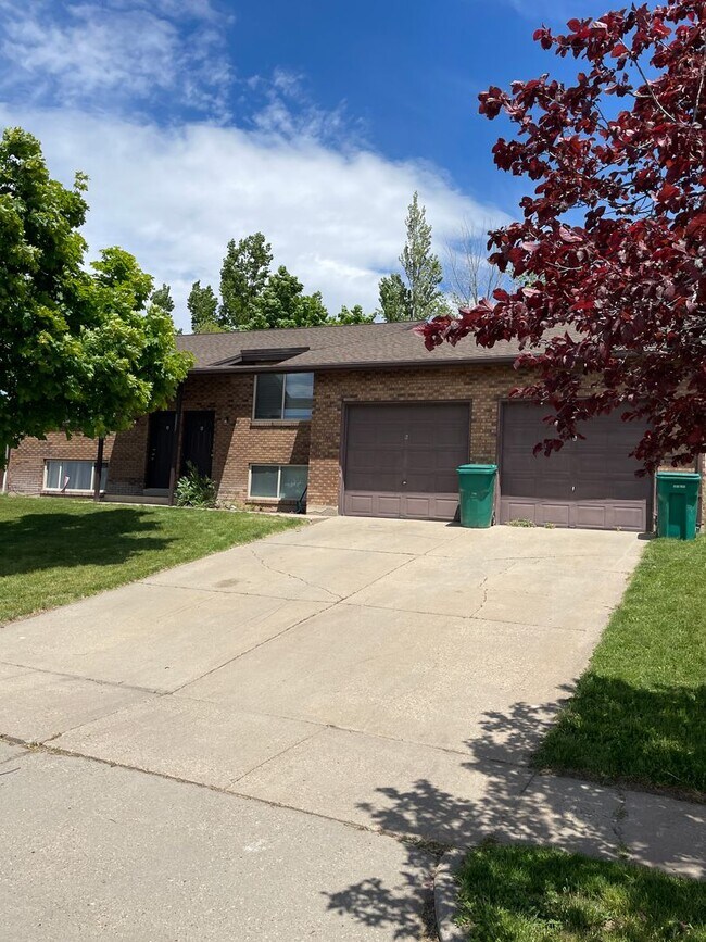 Building Photo - 3322 N Fairfield Rd