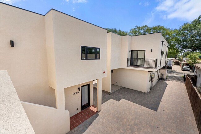 Building Photo - Stunning brand new construction, modern lu...