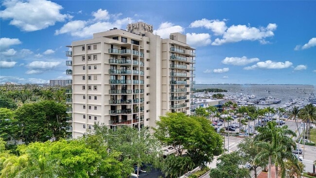 Building Photo - 2575 S Bayshore Dr