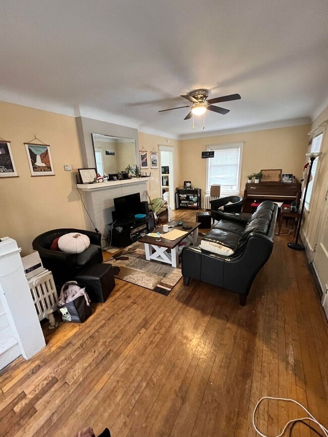 Building Photo - 420 W Arrowhead Rd