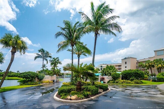 Building Photo - 5750 NE Island Cove Way