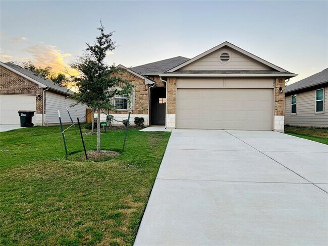 Building Photo - 105 Naset Dr