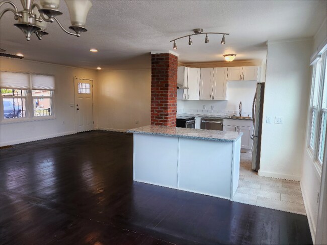 Building Photo - 320 Cullum Ave