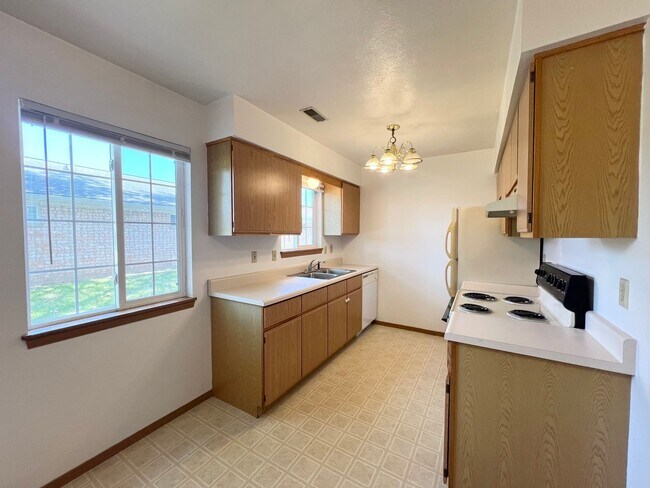Building Photo - Wood Court Apartments