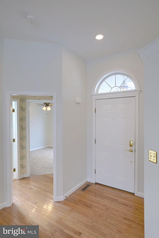 Building Photo - 8 Longwood Dr