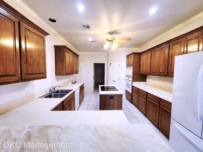 Building Photo - 3 br, 2.5 bath House - 4005 NE 138th Terr