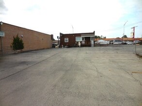 Building Photo - 6657 W 111th St