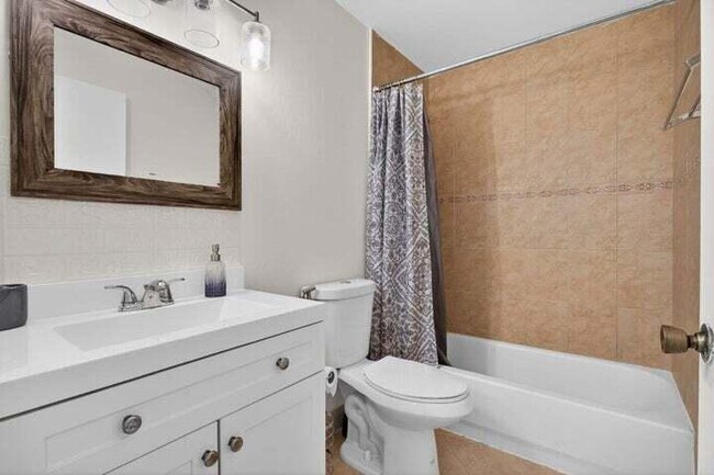 Building Photo - 4131 Eastridge Cir