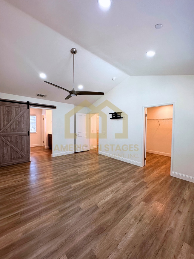 Building Photo - 1441 Crown Cir