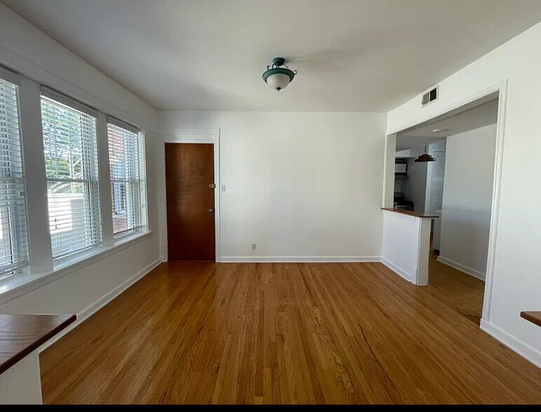 Building Photo - 1648 W Edgewater Ave