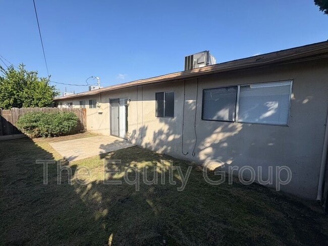 Building Photo - 941 S Demaree St