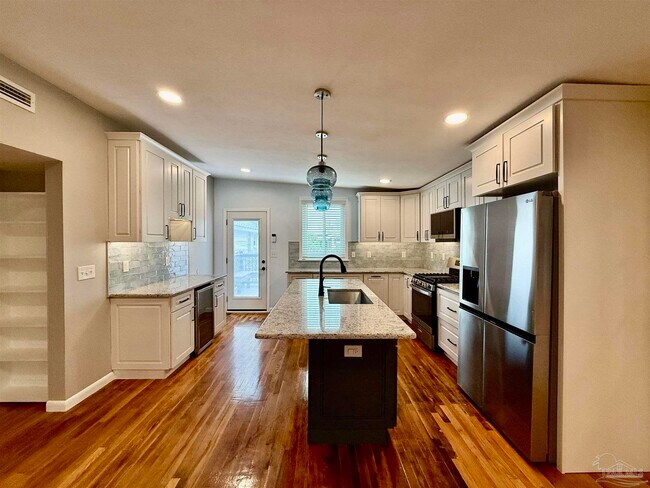 Building Photo - 205 Fairpoint Dr