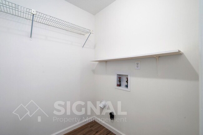Building Photo - 1304 Shades Run Cir