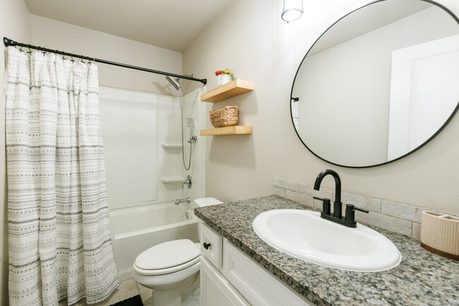 Building Photo - Beautiful 3-Bed, 2-Bath Home In Frenship!