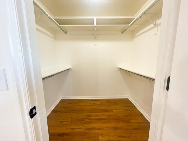 Building Photo - 8212 N Cedar Springs Rd