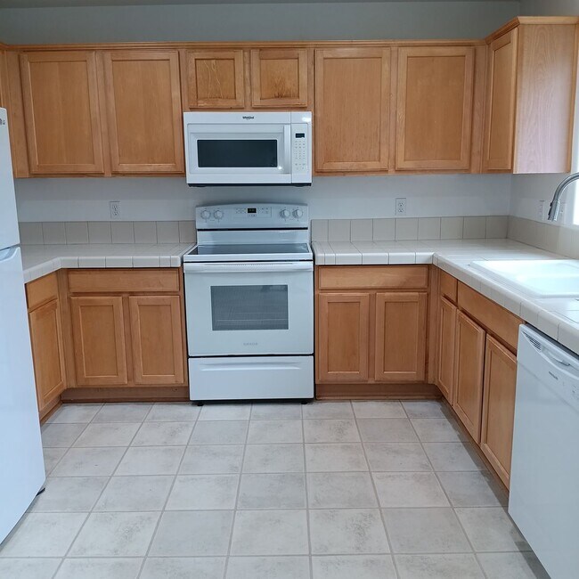 Building Photo - Beautiful Home Available In Bridal Springs Community!