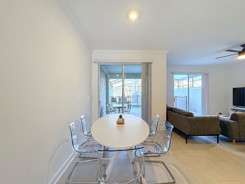 Building Photo - 2701 Scrapbook St