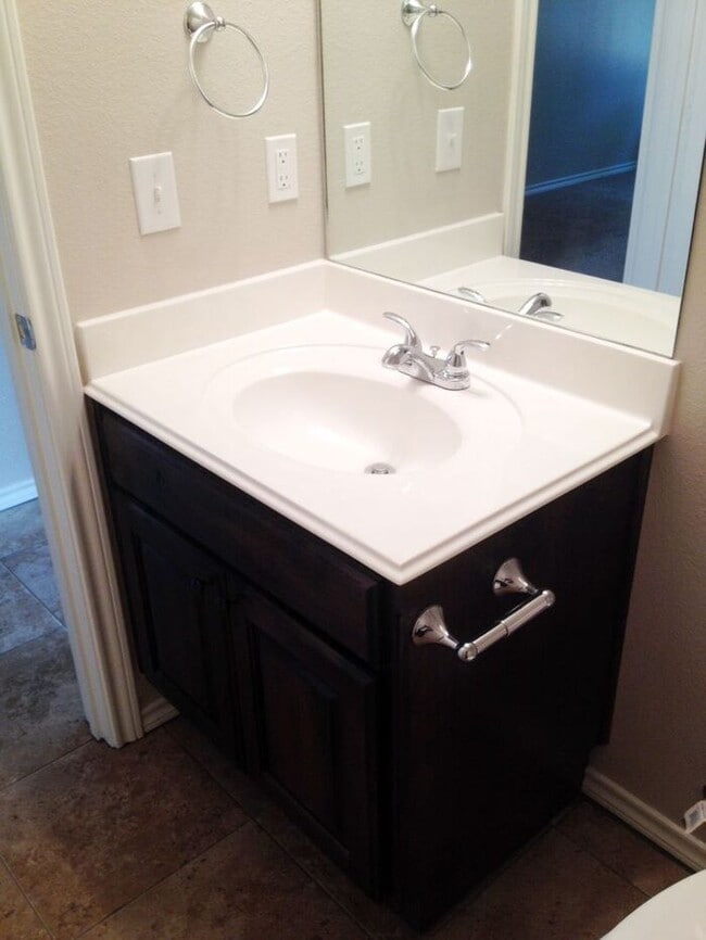 Building Photo - Coming Soon: 2 Bedroom, 2 Bathroom Duplex in Lindale!