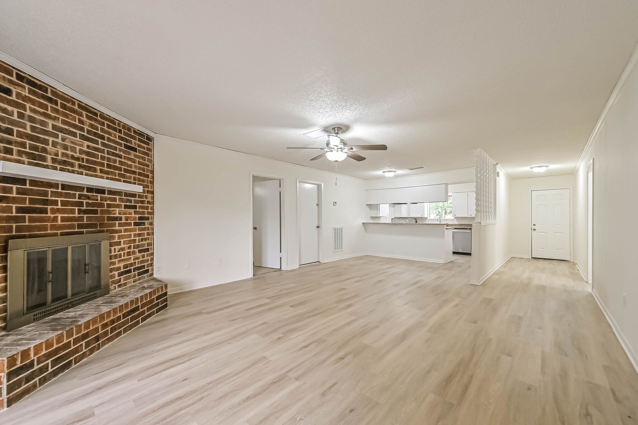 Building Photo - 202 Lakewood Dr