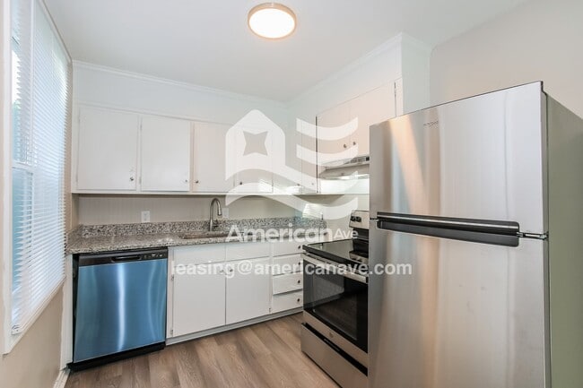 Building Photo - 115 Iroquois St