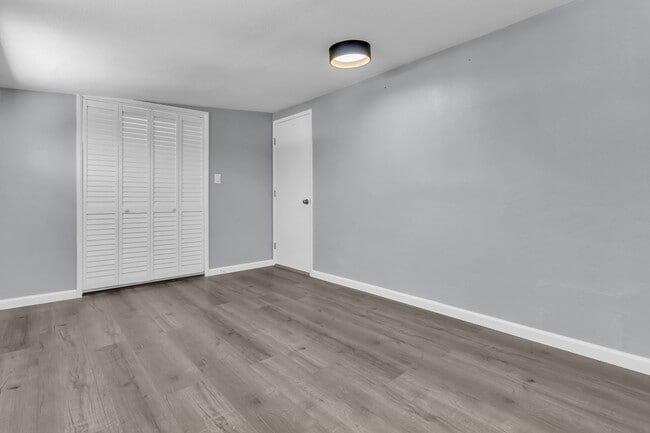 Building Photo - 6415 W 87th St