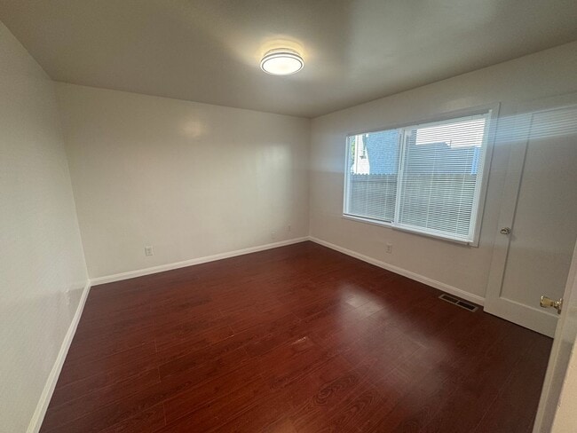 Building Photo - Remodeled 2 Bedroom, on San Pablo Ave, in East Richmond Area