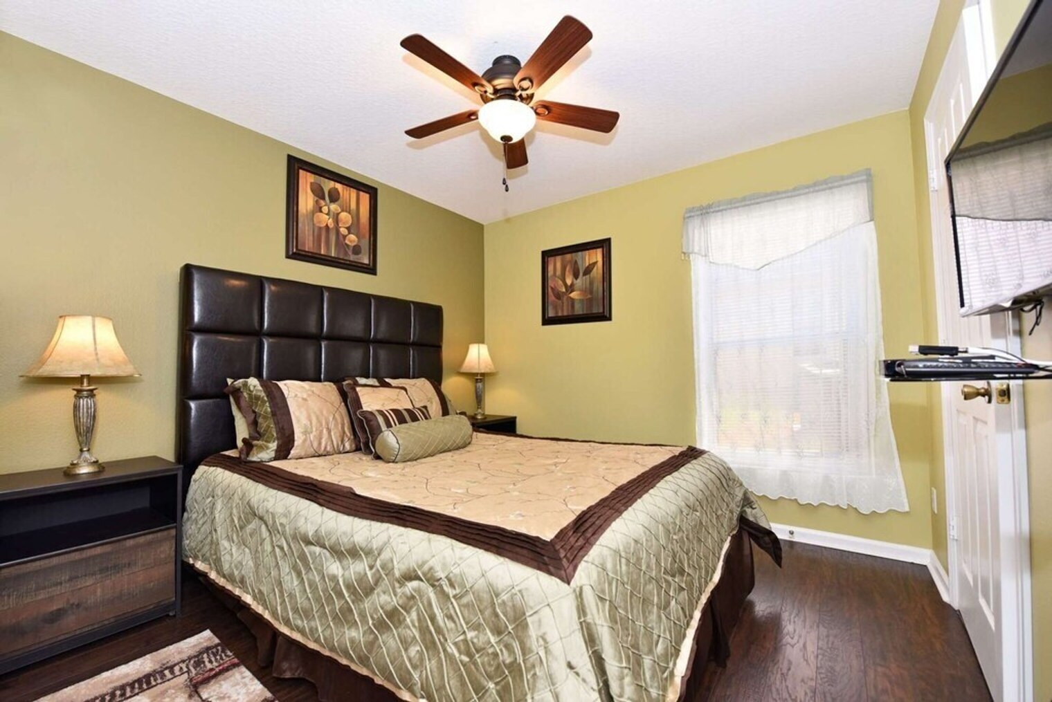 Building Photo - 8160 Fan Palm Way