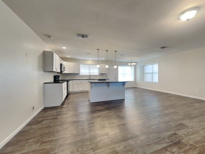 Building Photo - 908 Dunning Dr