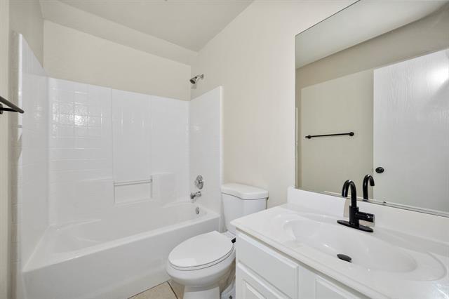 Building Photo - 812 Sierra Cir