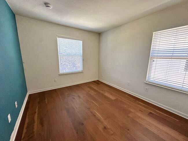 Building Photo - Large 5bd/3ba 3500sqft Home in Hamilton, Novato