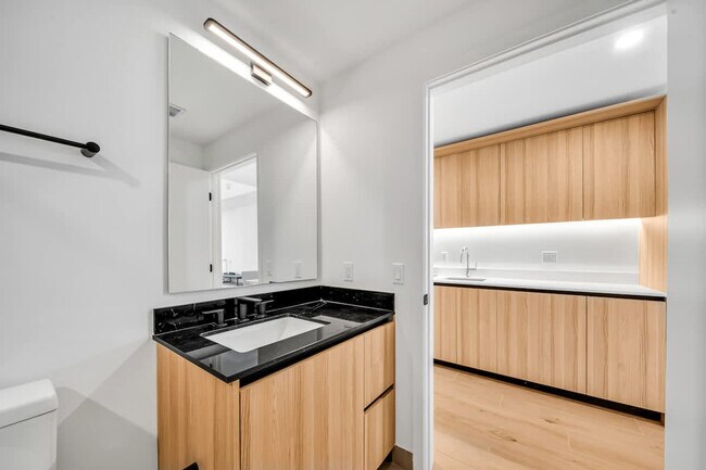 Building Photo - 225 N Miami Ave