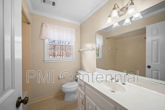 Building Photo - 2645 Wilshire Terrace