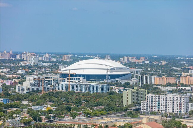 Building Photo - 1600 NE 1st Ave