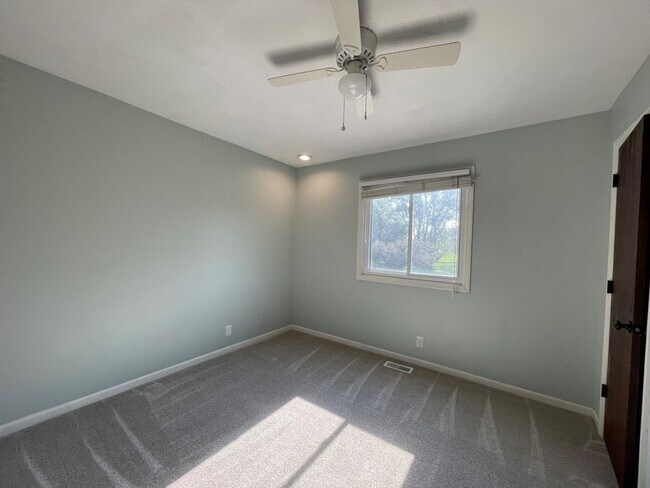 Building Photo - Home For Rent Papillion