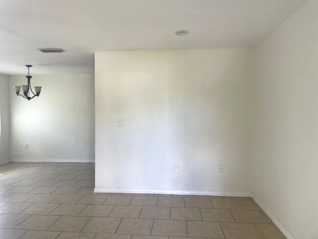 Building Photo - GC1274