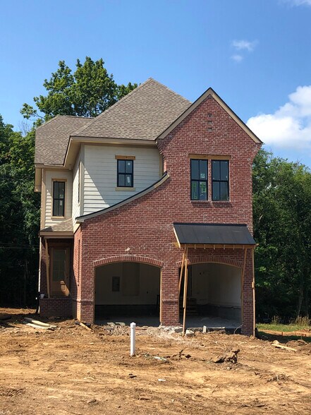 Actual photo of the home. - 1945b Kimbark Dr