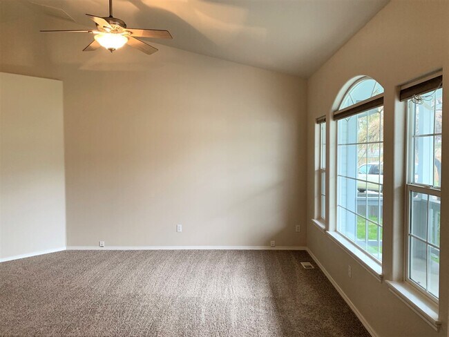 Building Photo - Great 3 bed 2 bath home in downtown Eagle.