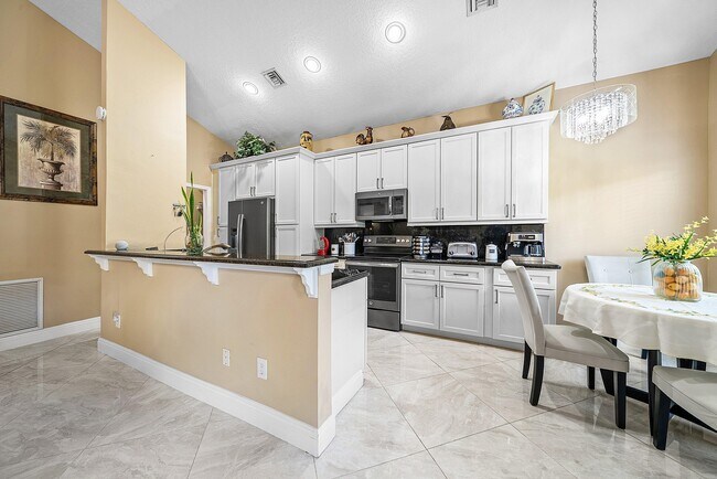 Building Photo - 13676 Cortez Dr