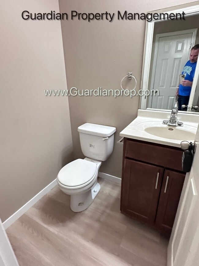 Building Photo - Brooklyn Park End Unit Town Home, Dishwasher, Washer/Dryer, Dedicated Office