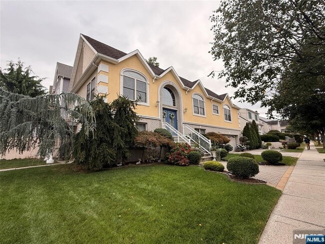 Building Photo - 424 Page