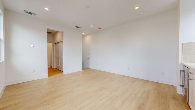 Building Photo - 2782 Sassy St