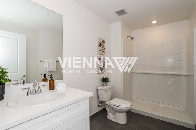 Building Photo - 8100 Quiet Knolls Dr