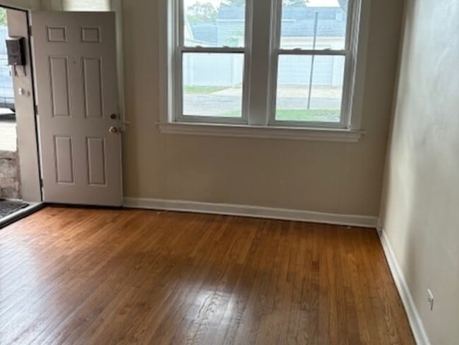 Building Photo - 847 Hannah Ave