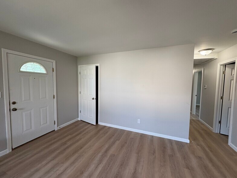 Building Photo - 663 Gibbard Ave