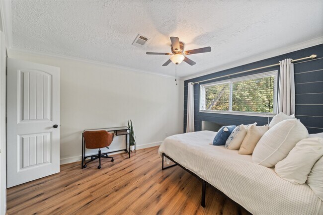 Building Photo - 3203 Poe Dr