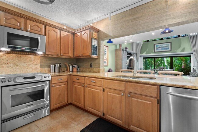 Building Photo - 2379 Treasure Isle Dr